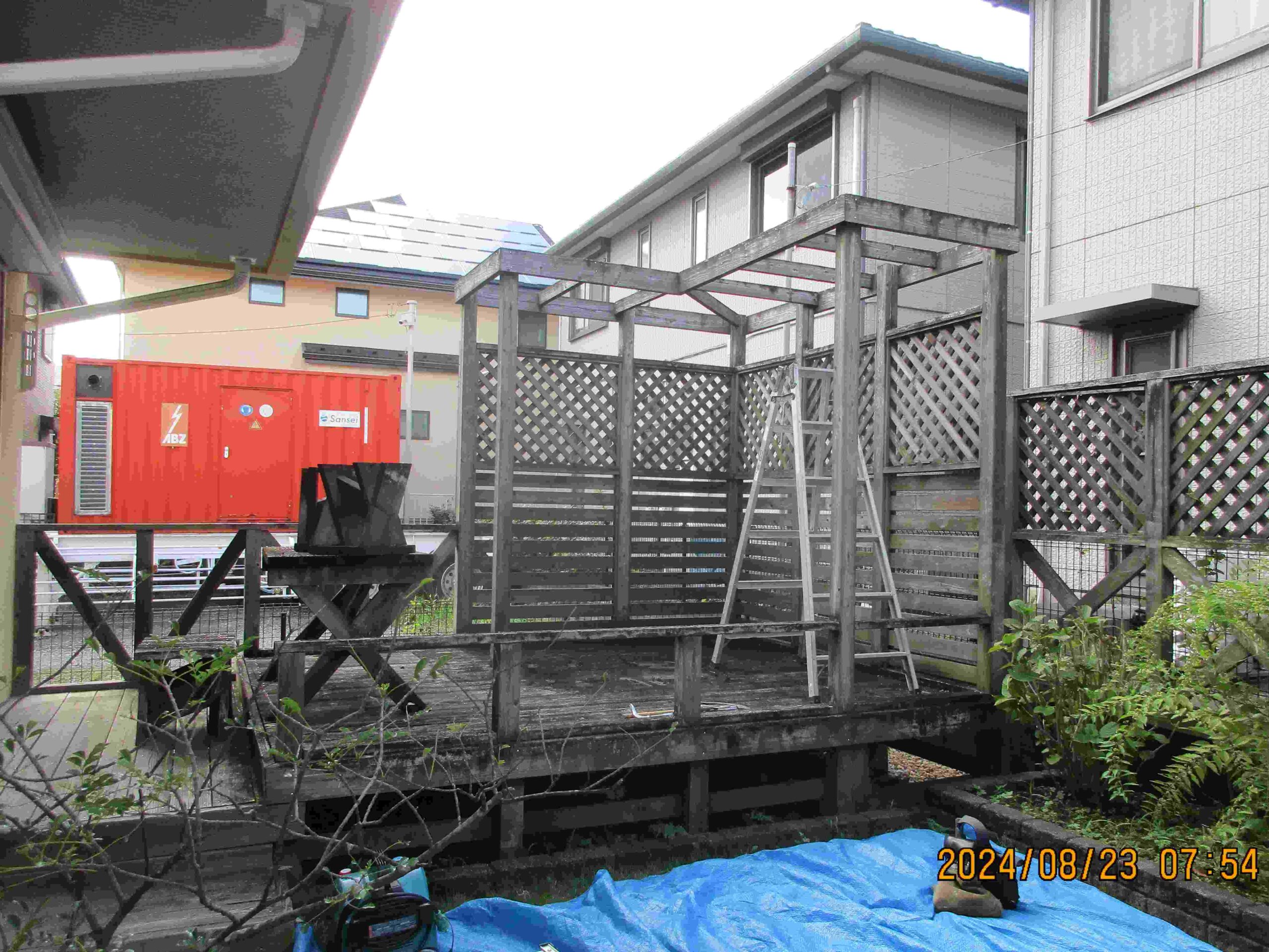 12年前施工し、汚れてきたウッドデッキ