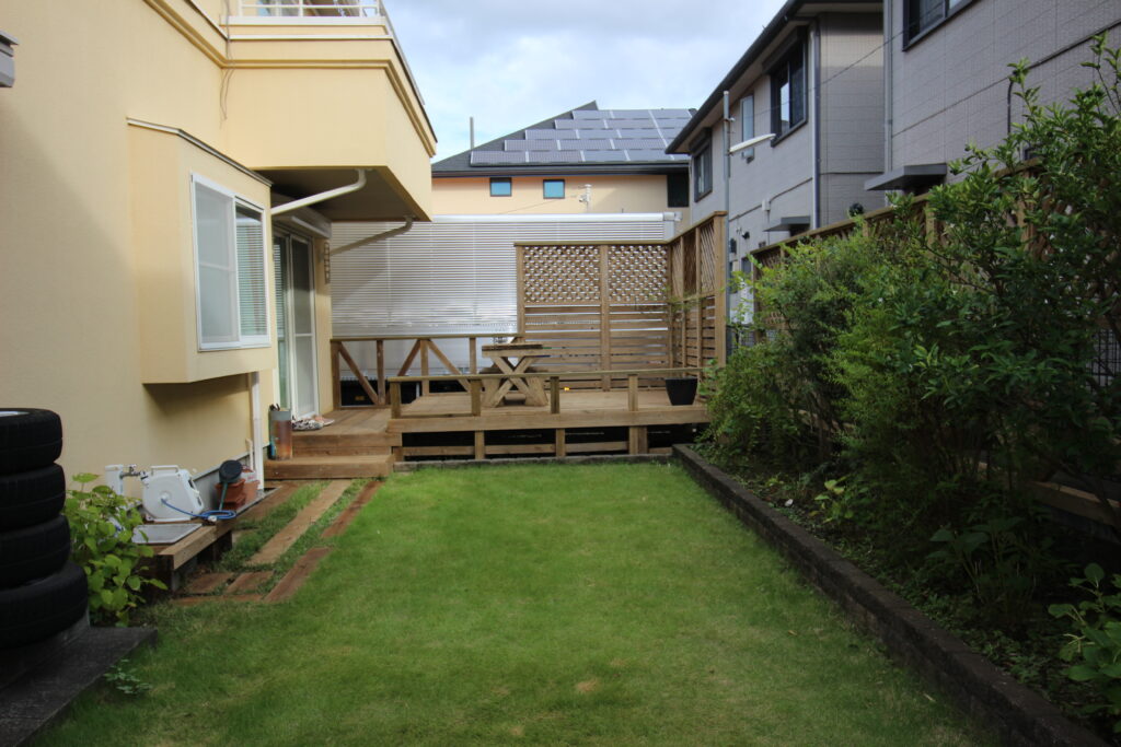 12年前に施工した天然木デッキを洗浄してきれいにしたところ