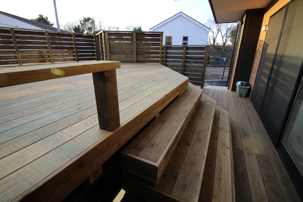 幅広階段　幅広ステップ　腰掛け　ベンチ　横浜市緑区