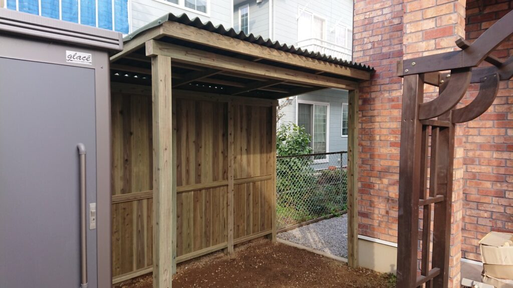 目隠しデザイン　屋根　木製自転車置き場　町田市