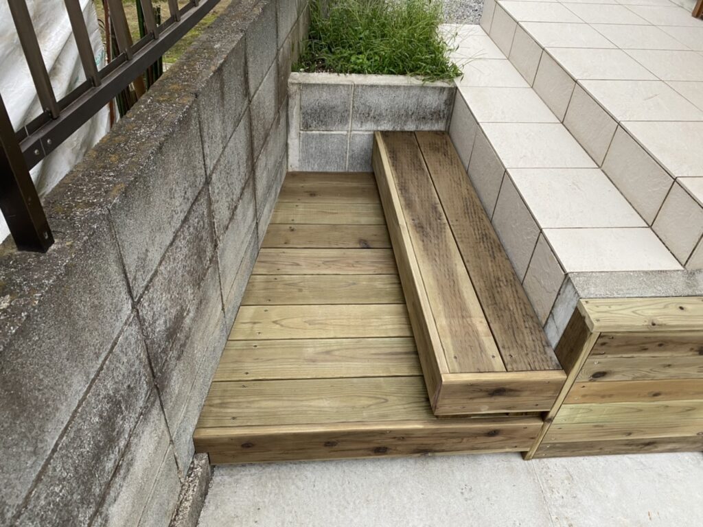 段差解消のステップをフリープランで作りました。　段差がきついときに。　腐りにくい木製ステップ　国立市