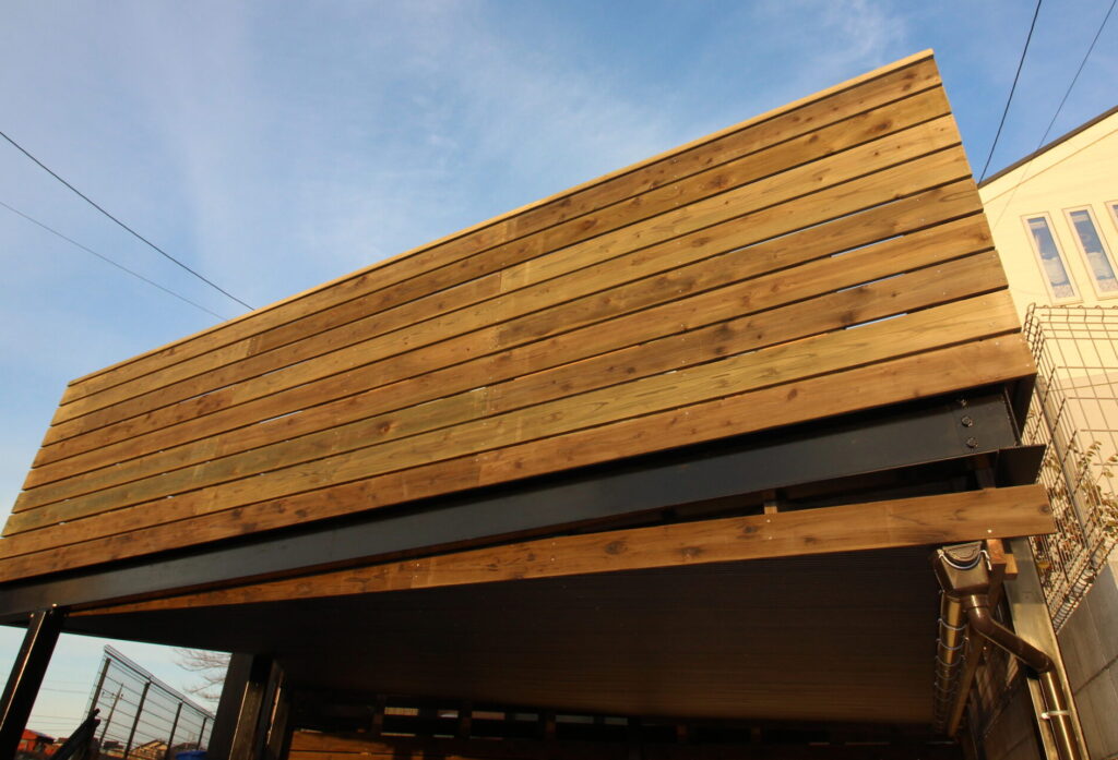 車庫上デッキ 鉄骨と腐りにくい木 横桟フェンス 高津区