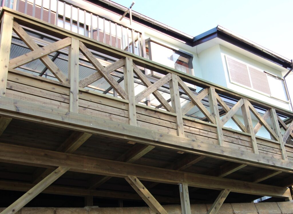 オーバハングデッキ クロスフェンス付き 腐りにくい雨天年 旭区