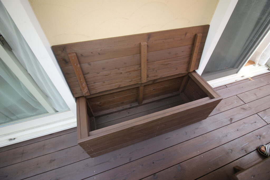 高耐久処理木材　特許取得　長持ちする木製ベンチ　収納付き　横浜市緑区