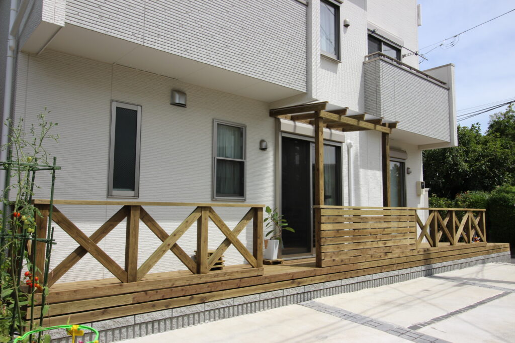 腐りにくいウッドデッキ　フェンス　パーゴラ　かわいい　フルオーダー　横浜市南区