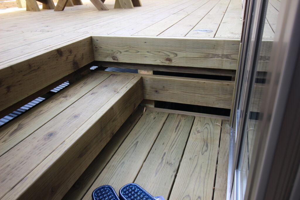 リビング　デッキ　ステップ　段差　横浜市都筑区