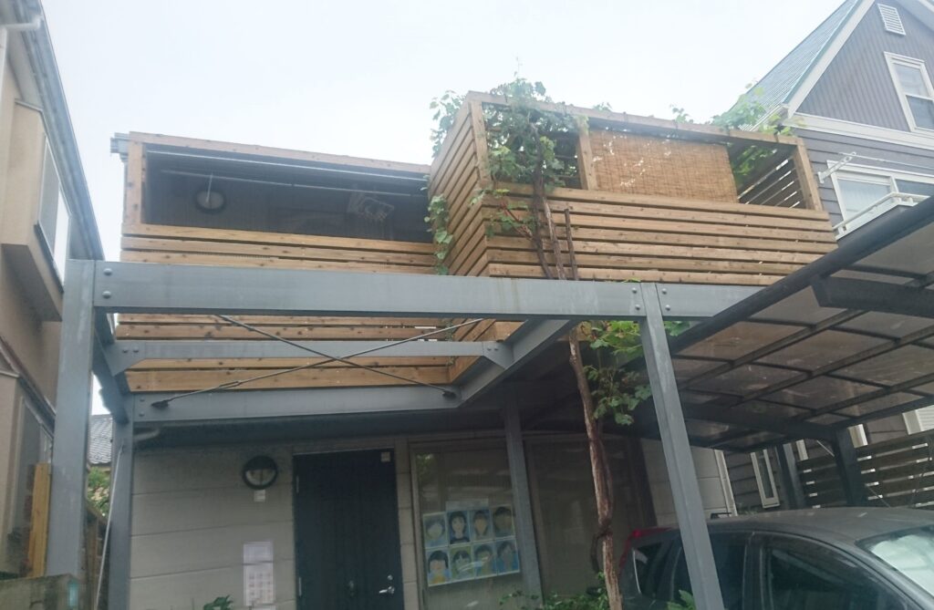 鉄骨併用木製車庫上デッキ　天然木　狛江市