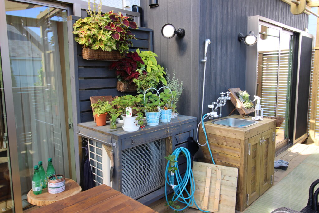 ＤＩＹ　車庫上デッキ　収納付き水栓　オリジナル　ガーデニング