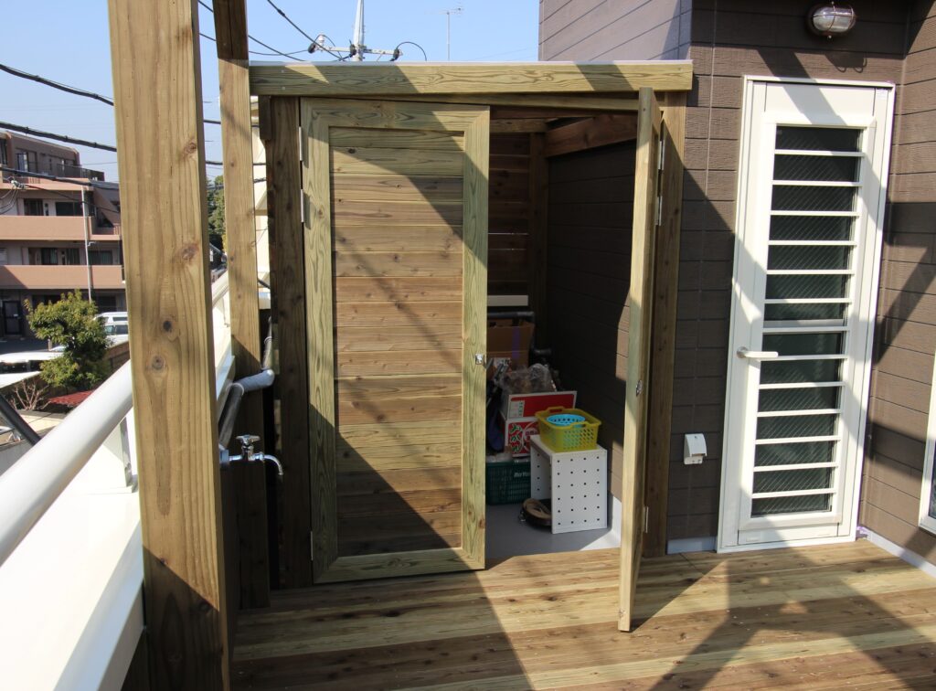 フルオーダー木製収納庫　倉庫　物置き　腐りにくい長持ちデッキ　東京都葛飾区