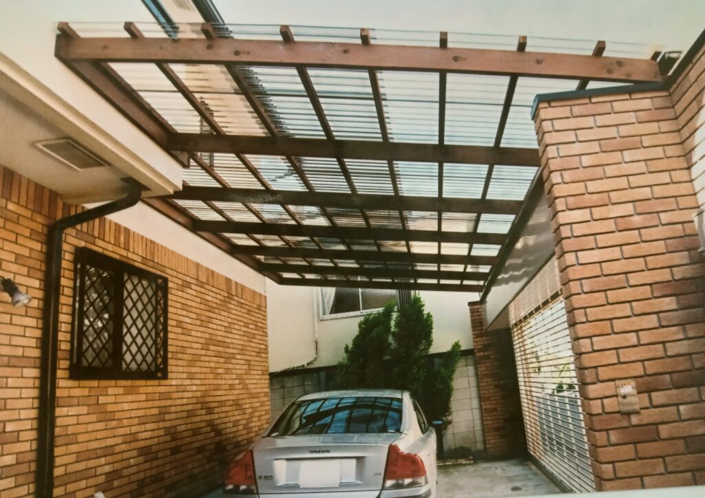 家屋と繋ぐ　完全防水　木製カーポート　大田区