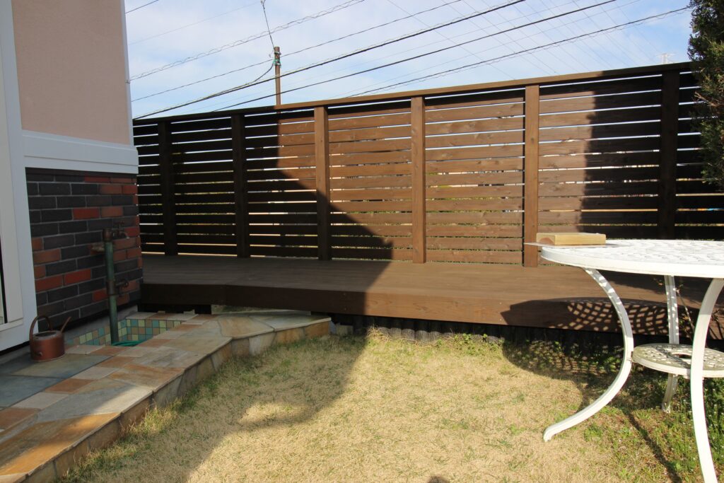 擁壁デッキの内部　ＢＢＱ　自然光　横浜市青葉区