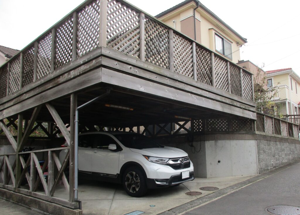 エルビーシステム　2台分の木製車庫上デッキ　2000年製　19年経過時　鎌倉市