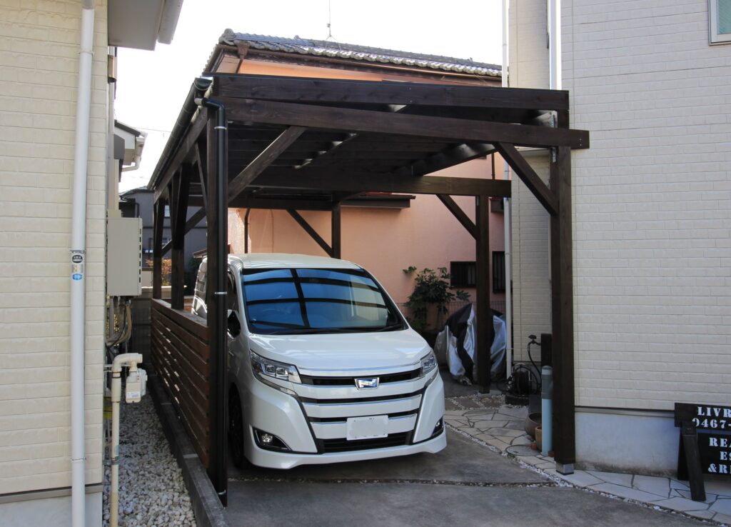 本物の木で作った長持ちする木製カーポート　神奈川県茅ヶ崎市