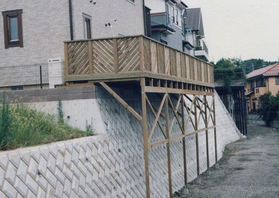 エルビーシステム　擁壁デッキ　横浜市青葉区