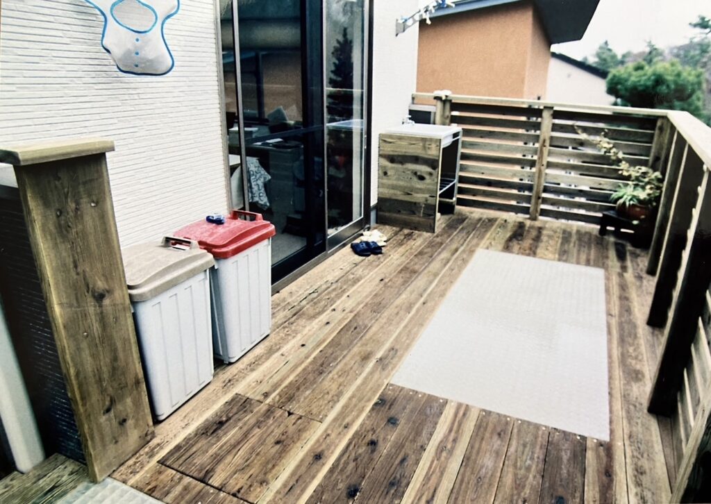 採光板のあるデッキ　斜面地バルコニー　横浜市港北区