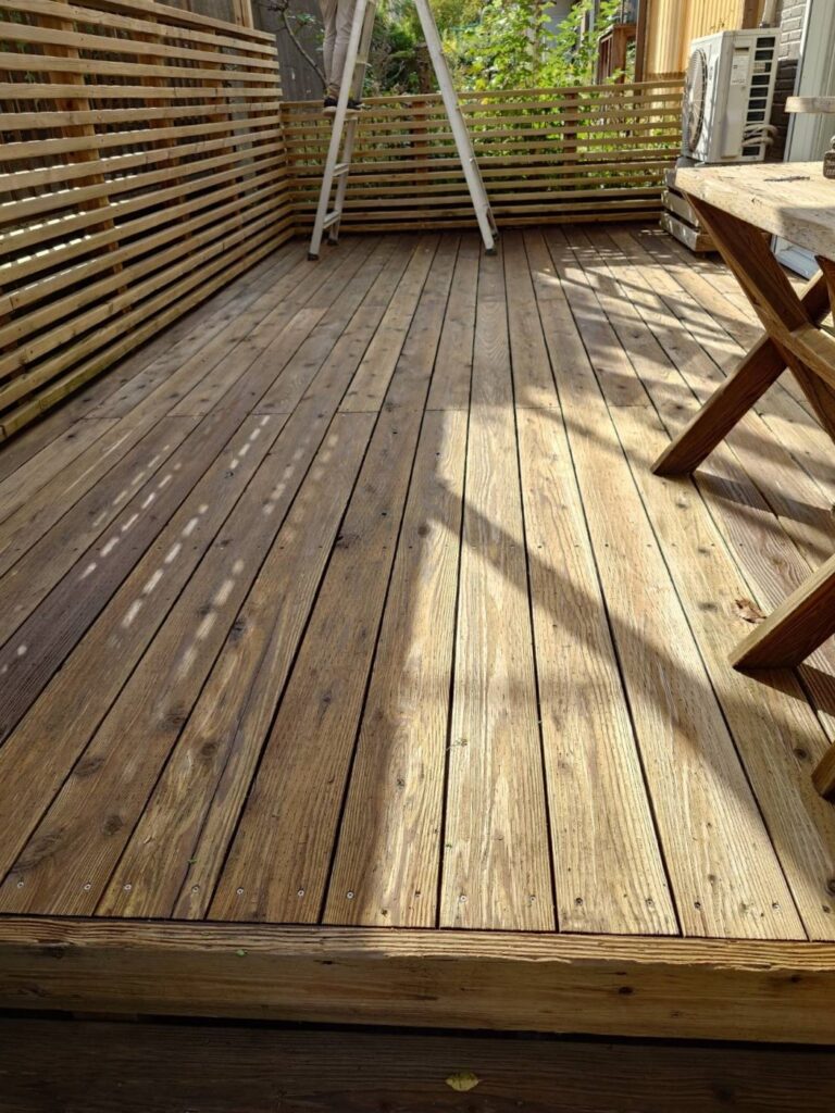 15年経った高耐久天然木デッキを洗浄したら美しくなった。まだまだ使える