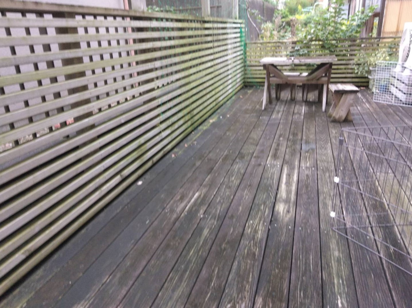 15年前に作って汚れてきたデッキだが、まだ腐っていない