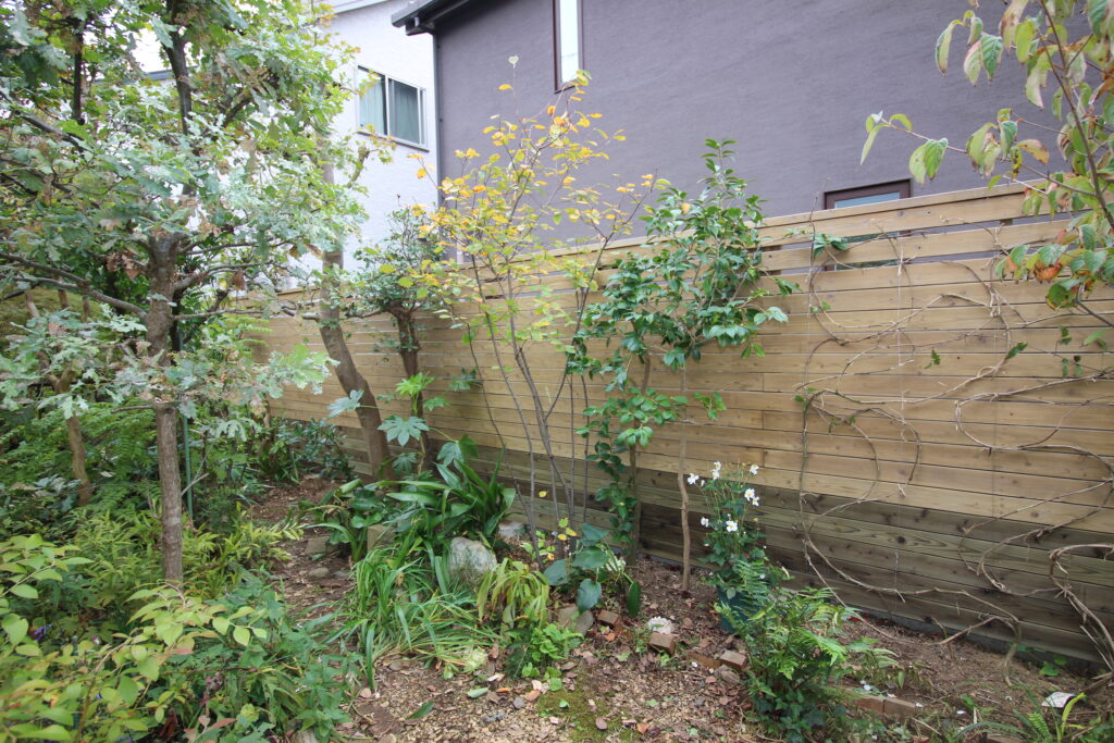 ウッドフェンスの桟の隙間を詰めたリフォーム 高耐久性