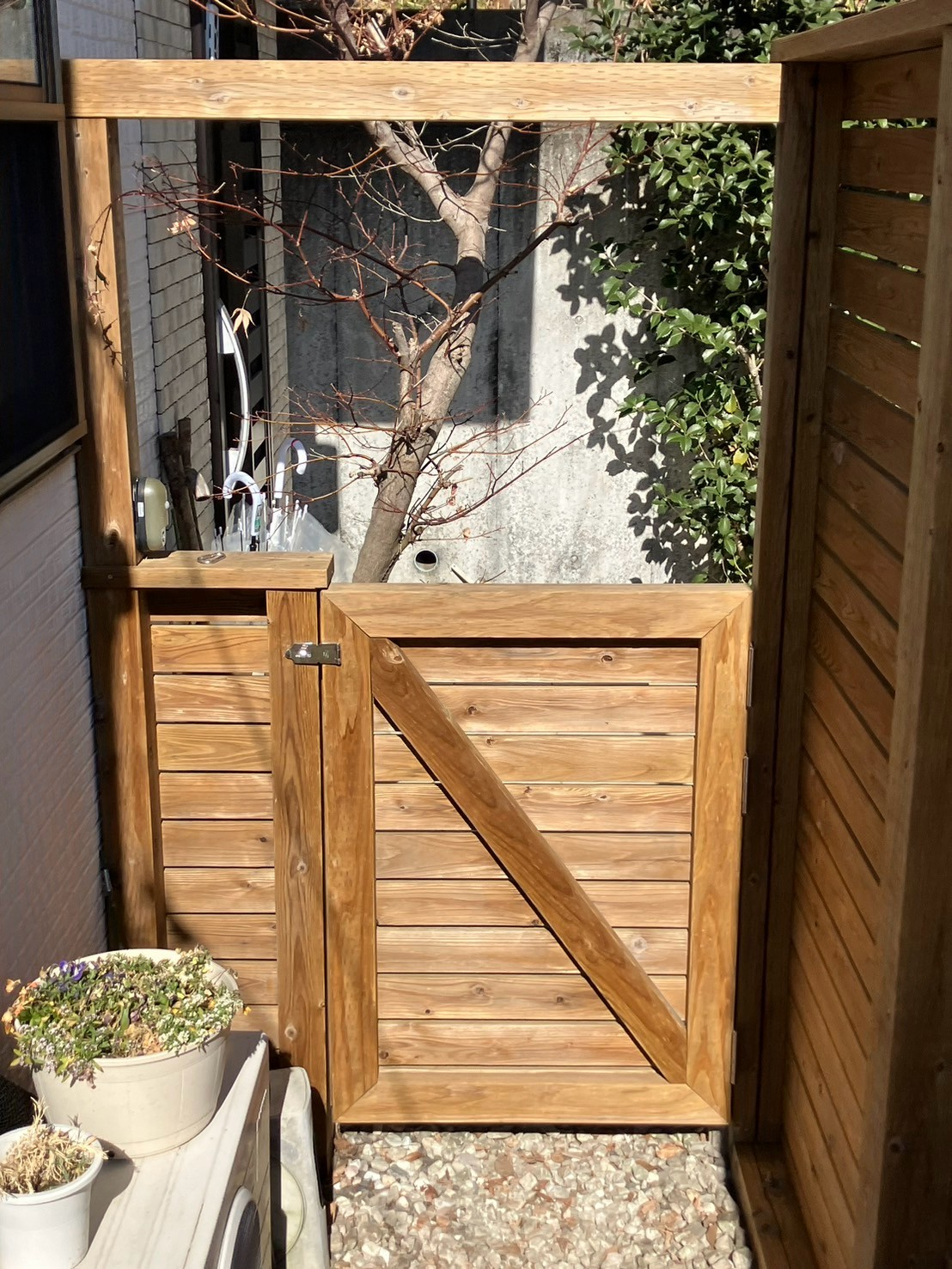 LBウッドの門扉のメンテナンス