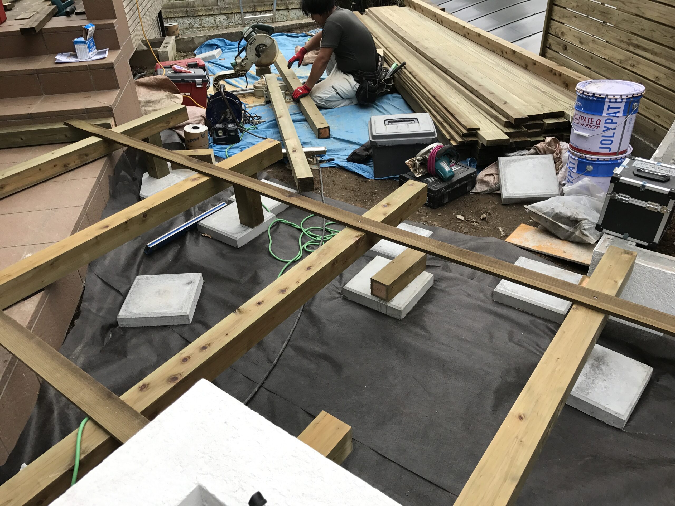 斜めのウッドデッキの鎌倉市