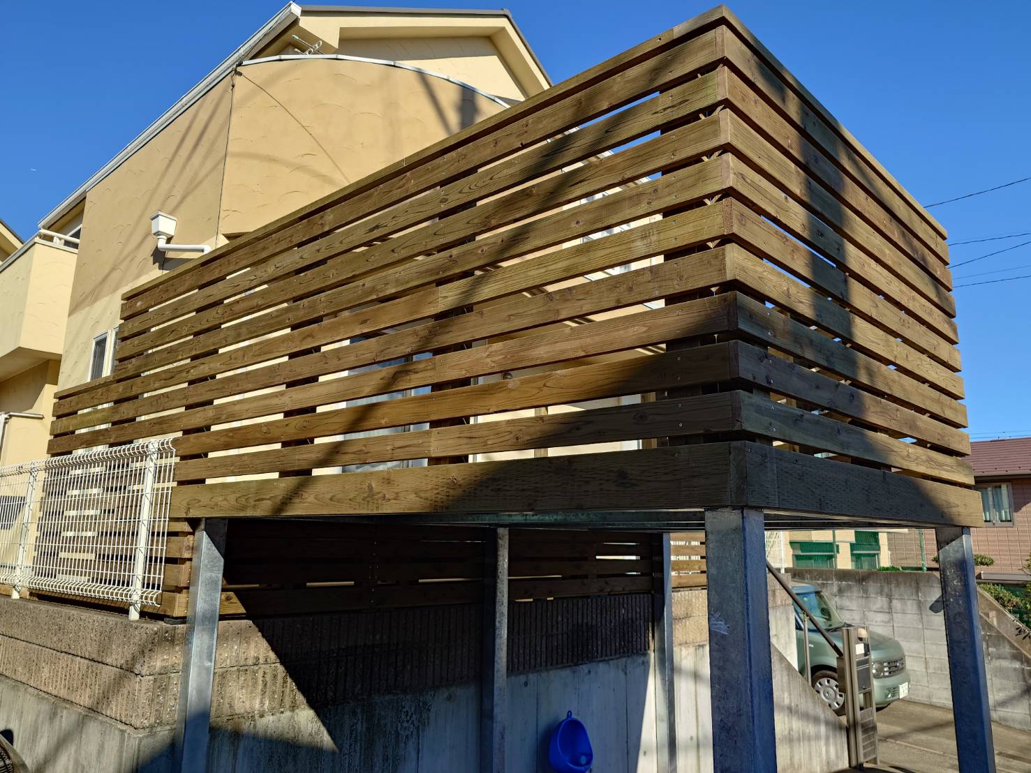 横浜市青葉区の車庫上ウッドデッキ