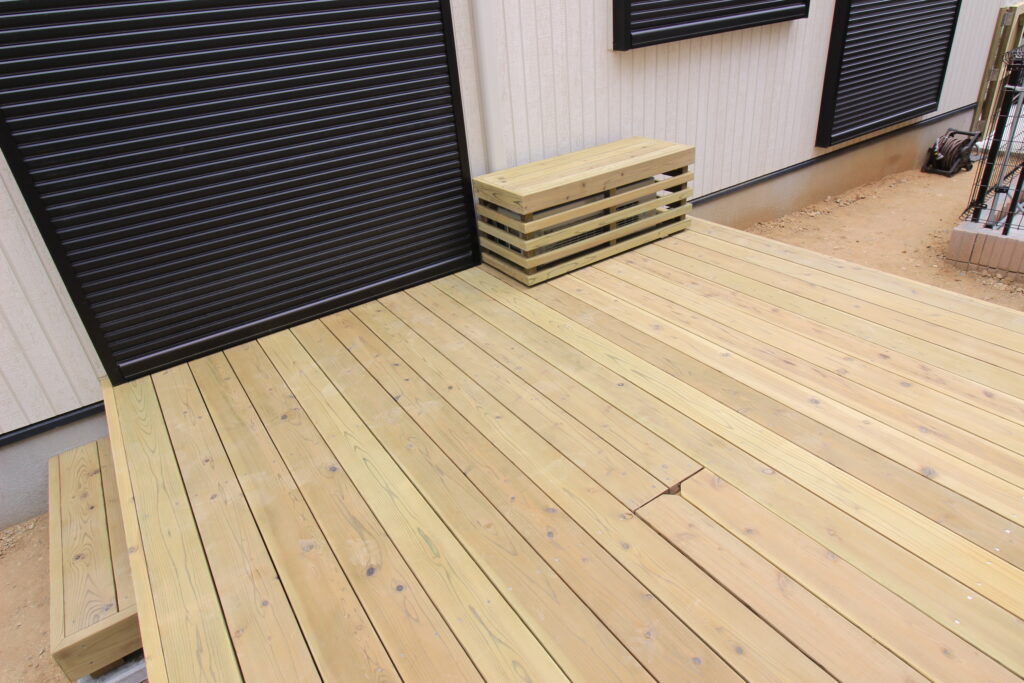 横浜市都筑区の高耐久処理の国産材LBウッドで作るウッドデッキ