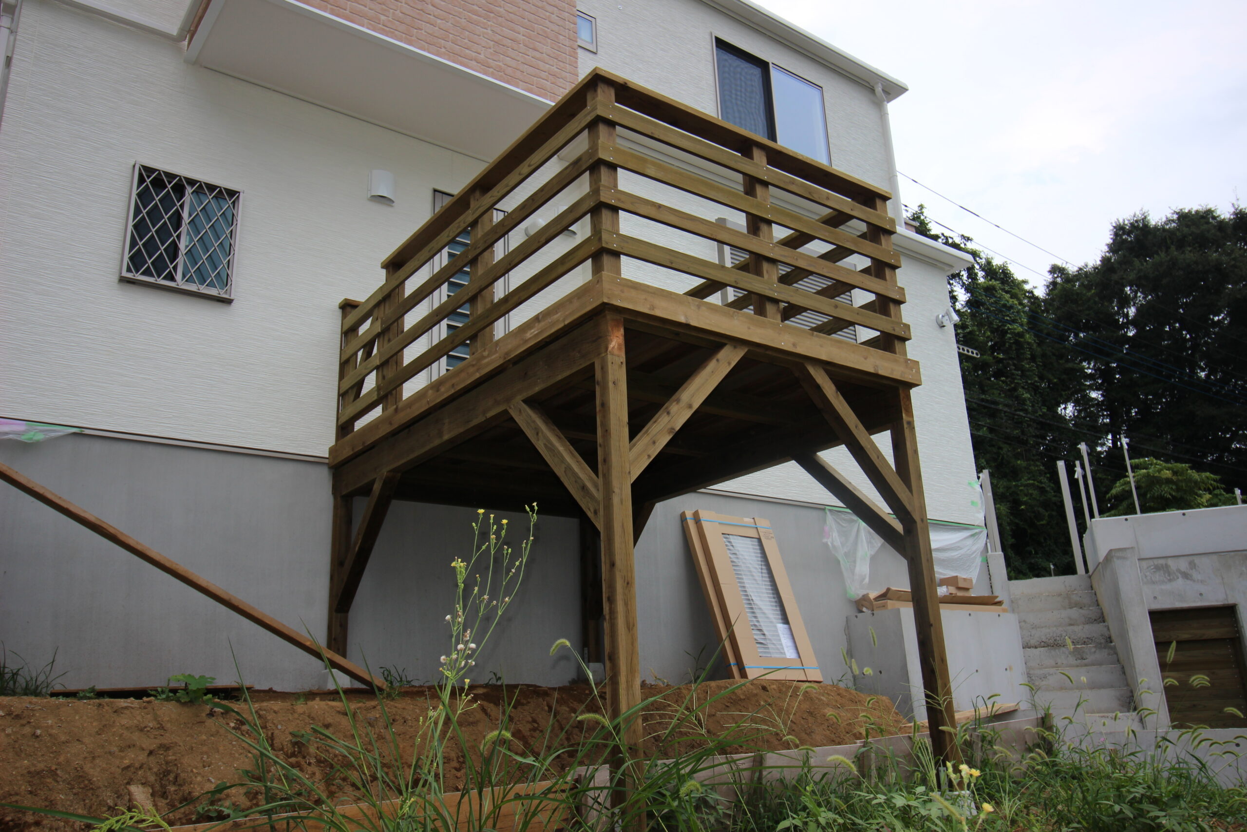 川崎市麻生区の斜面地（傾斜地）ウッドデッキ