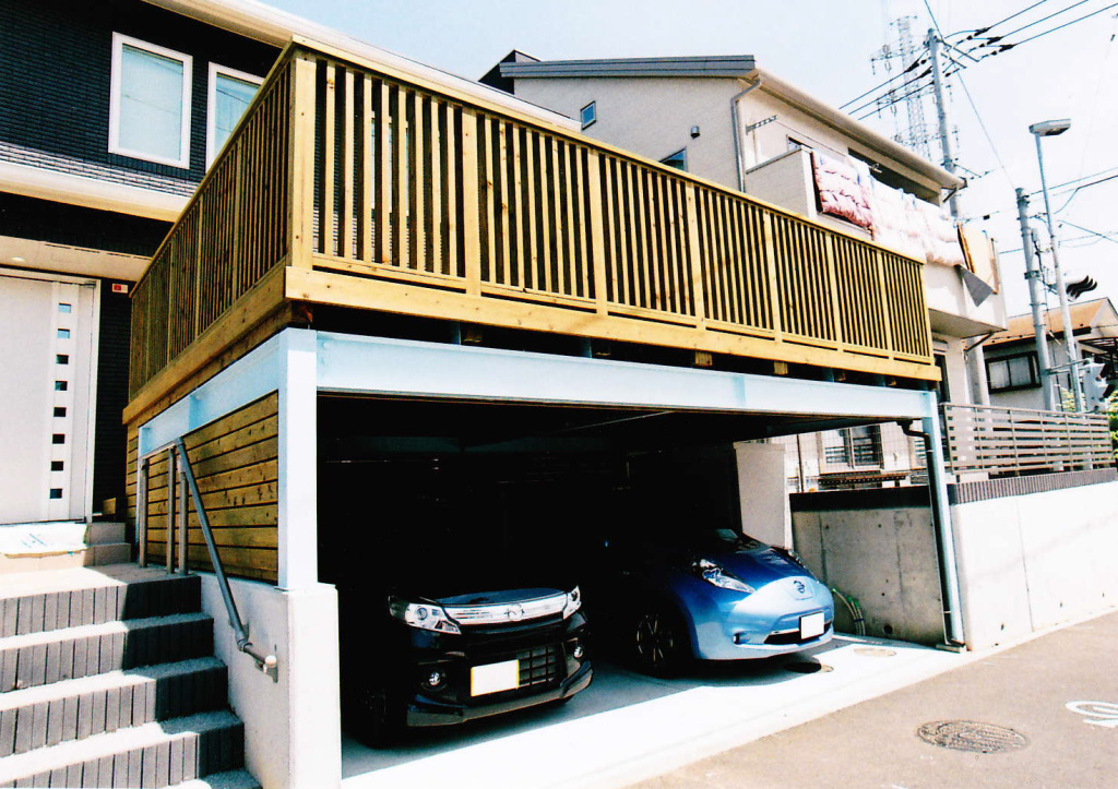 神奈川県藤沢市G様邸 ゆったり2台分のカーポートスペースに広々ウッドデッキ