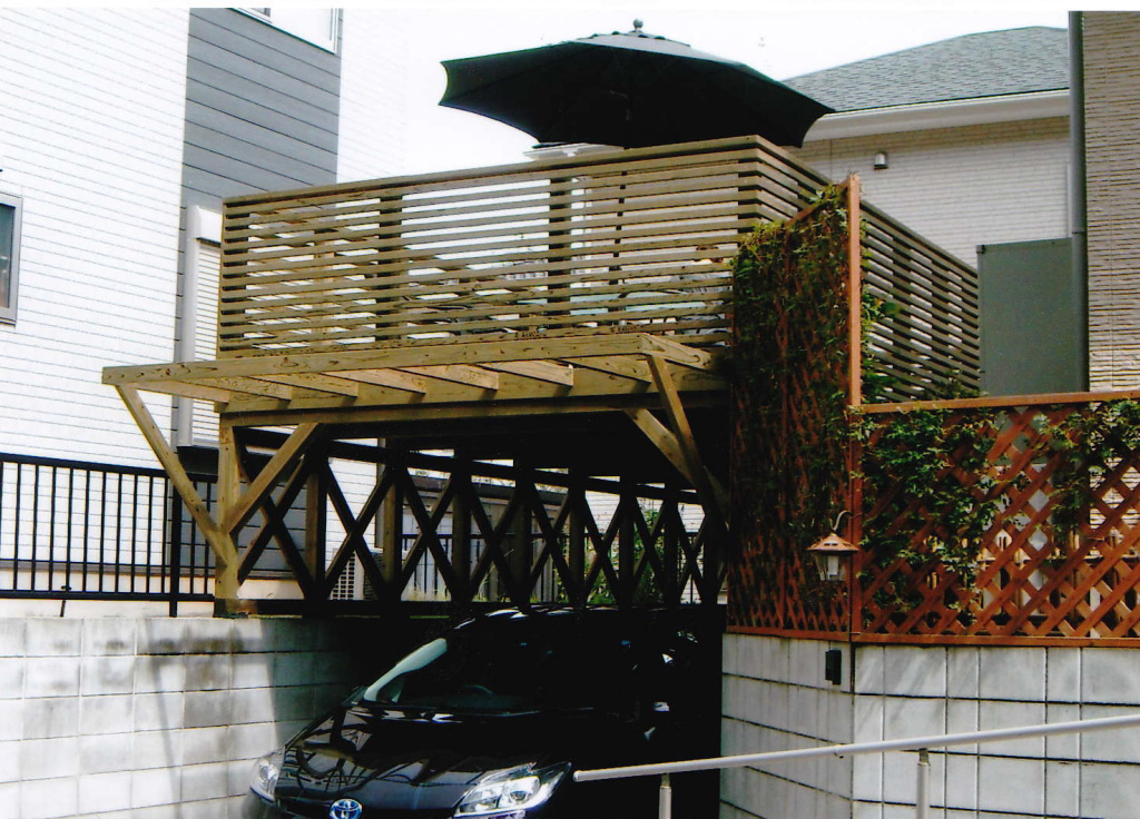 千葉県市原市S様邸 カーポートの上に施工した人気のバルコニーデッキ