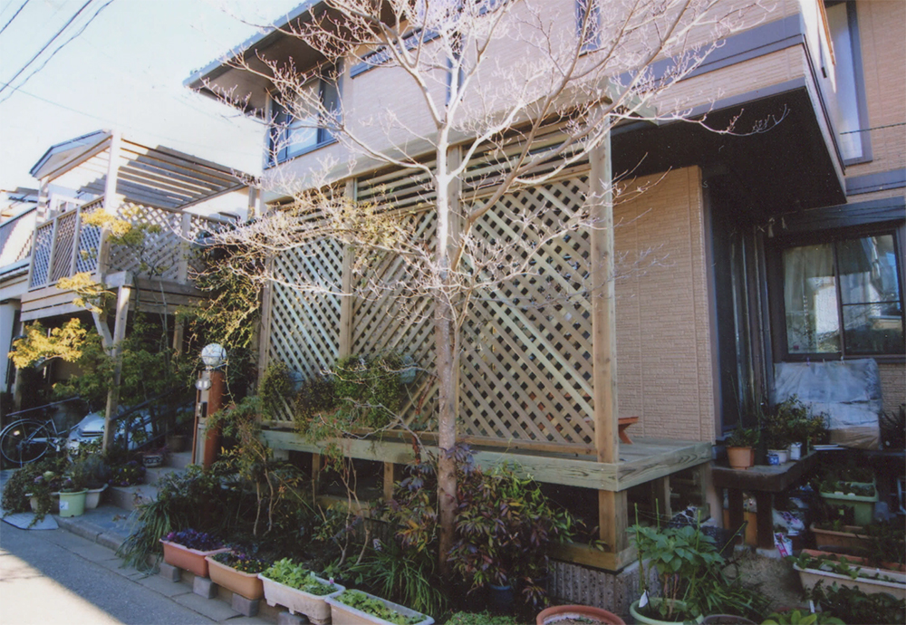 東京都町田市M様邸 ポリカーボネイトの波板はクリアで明るく。お家にぴったりマッチしたチーク色